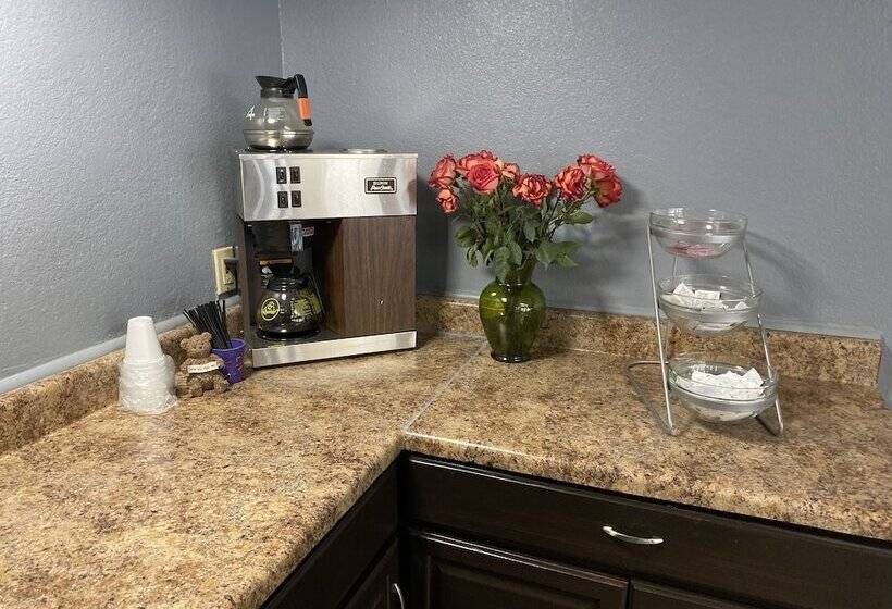 فندق Knights Inn Antioch