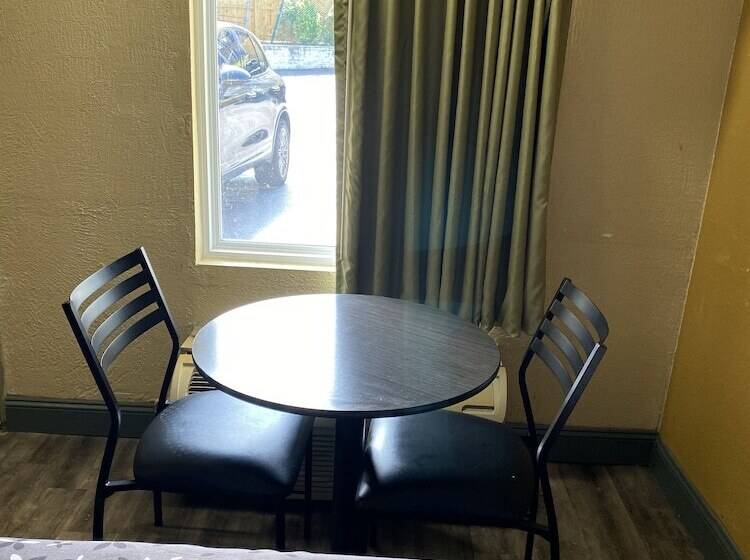 فندق Knights Inn Antioch