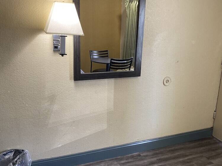 فندق Knights Inn Antioch