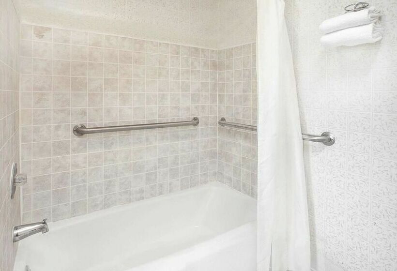 בית מלון כפרי Imperial Inn Grand Blanc