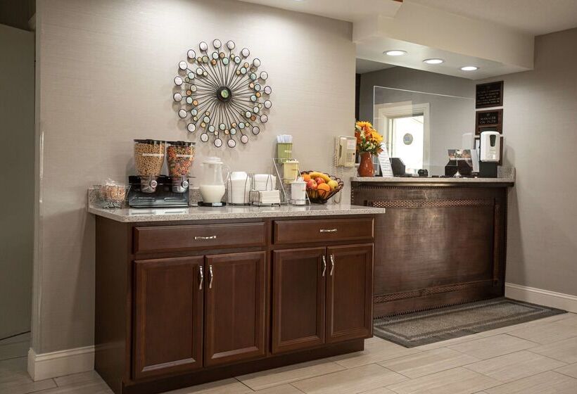 Отель Knights Inn Mount Airy