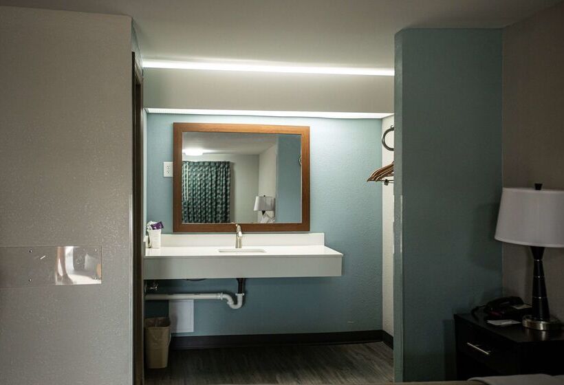 Отель Knights Inn Mount Airy