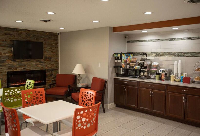 Отель Knights Inn Mount Airy