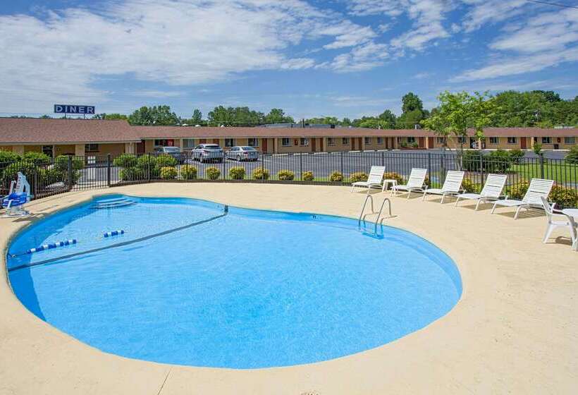 Отель Knights Inn Mount Airy