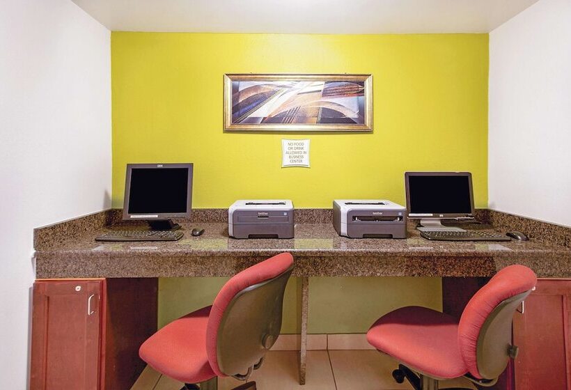 ホテル La Quinta Inn By Wyndham Orlando International Drive North