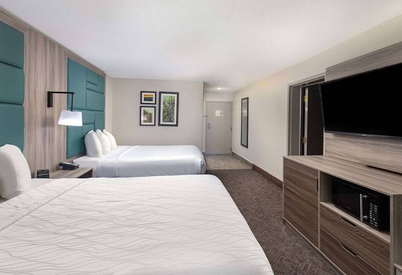 هتل La Quinta Inn By Wyndham Pigeon Forgedollywood