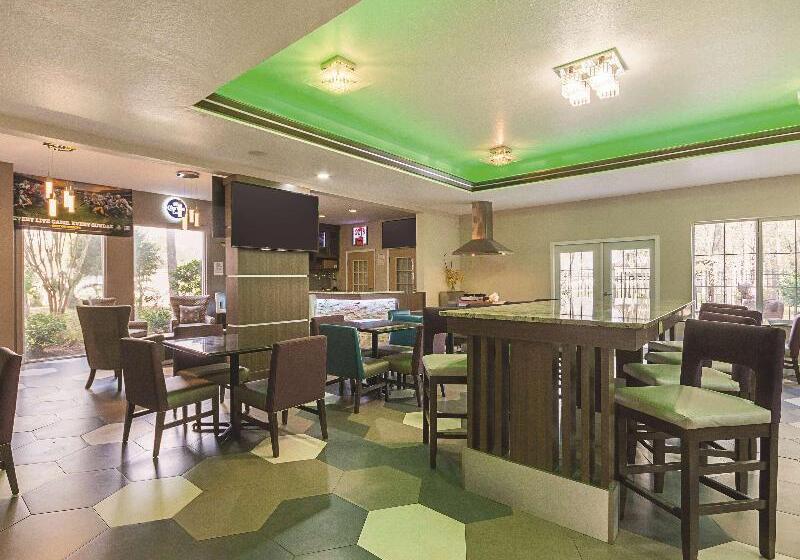 בית מלון כפרי La Quinta Inn & Suite Kingwood Houston Iah Airport 53200