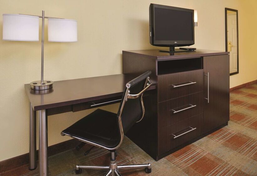 فندق La Quinta By Wyndham Atlanta South   Newnan