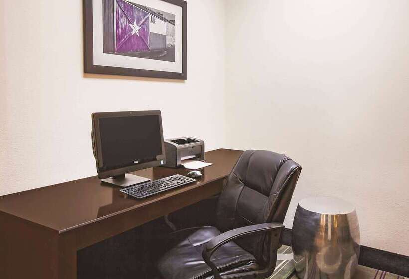 בית מלון כפרי La Quinta Inn & Suites By Wyndham Beaumont West