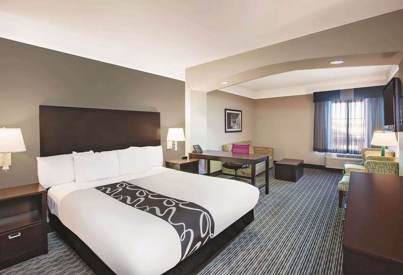 Отель La Quinta Inn & Suites By Wyndham Beaumont West