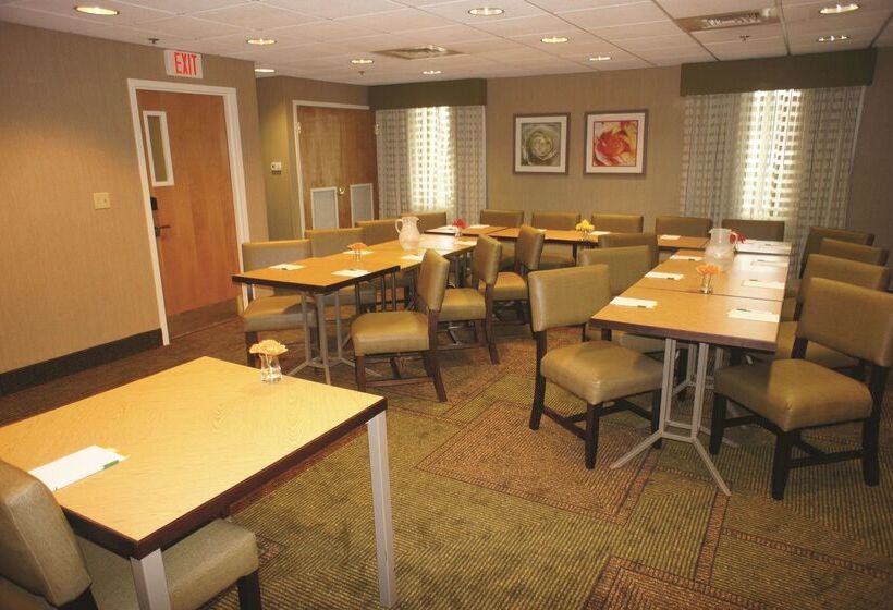 فندق La Quinta By Wyndham Boston Somerville