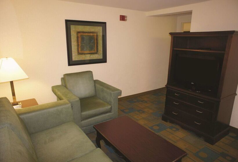בית מלון כפרי La Quinta By Wyndham Boston Somerville