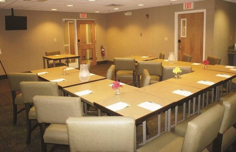 فندق La Quinta By Wyndham Boston Somerville