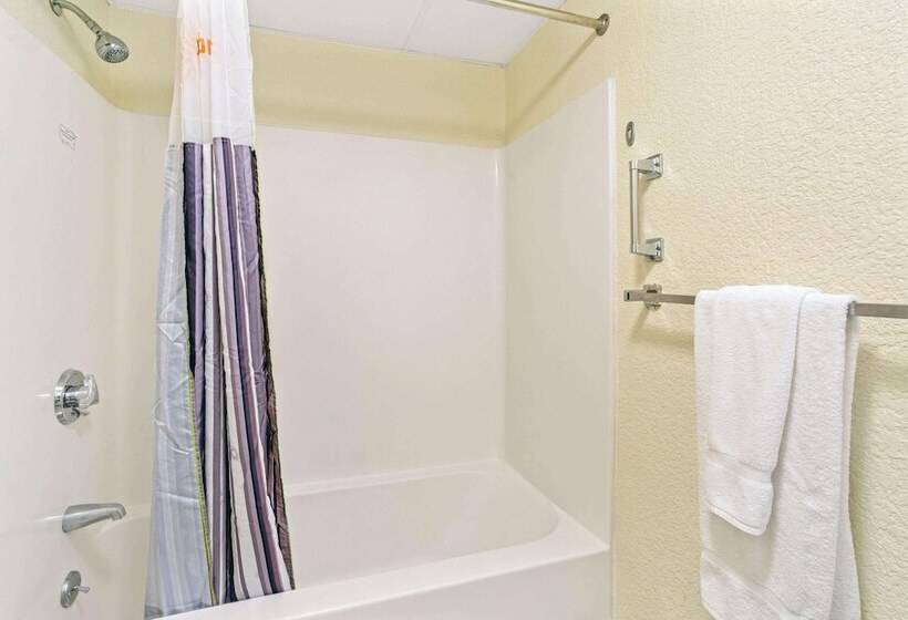 فندق La Quinta By Wyndham Boston Somerville