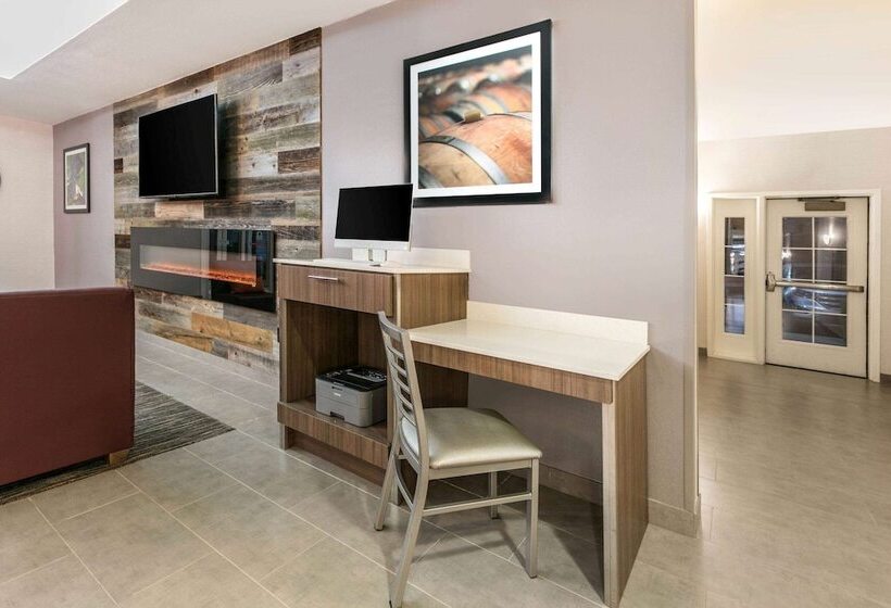 ホテル La Quinta Inn & Suites By Wyndham Fredericksburg