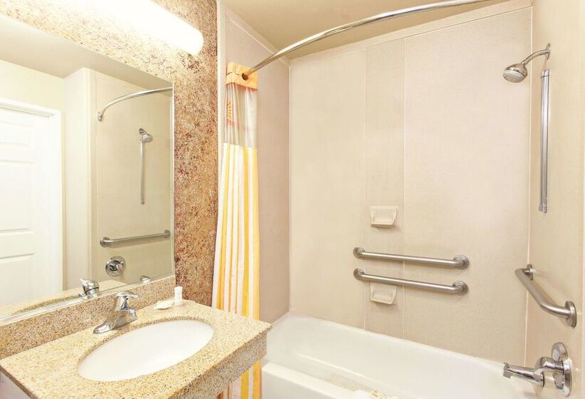 فندق La Quinta By Wyndham Hesperia Victorville