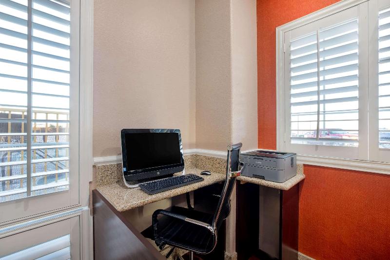 فندق La Quinta By Wyndham Hesperia Victorville