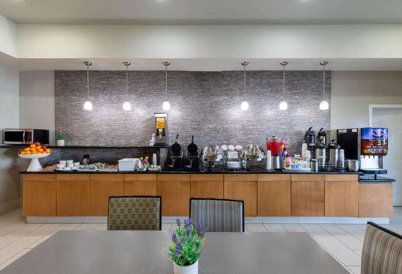 هتل La Quinta By Wyndham Laredo Airport