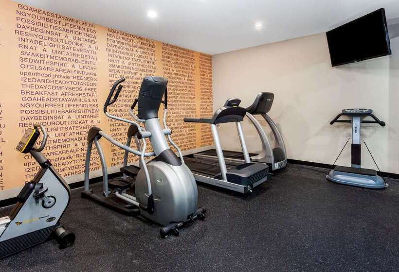 هتل La Quinta By Wyndham Laredo Airport