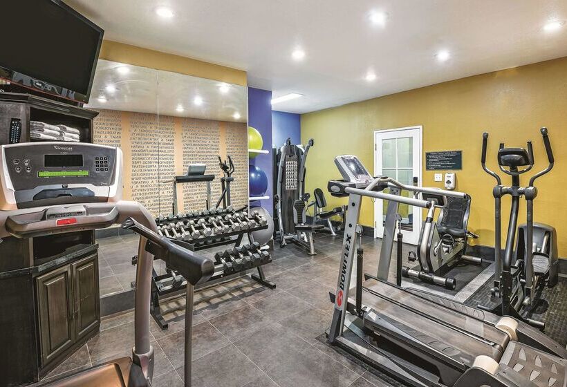هتل La Quinta By Wyndham Laredo Airport