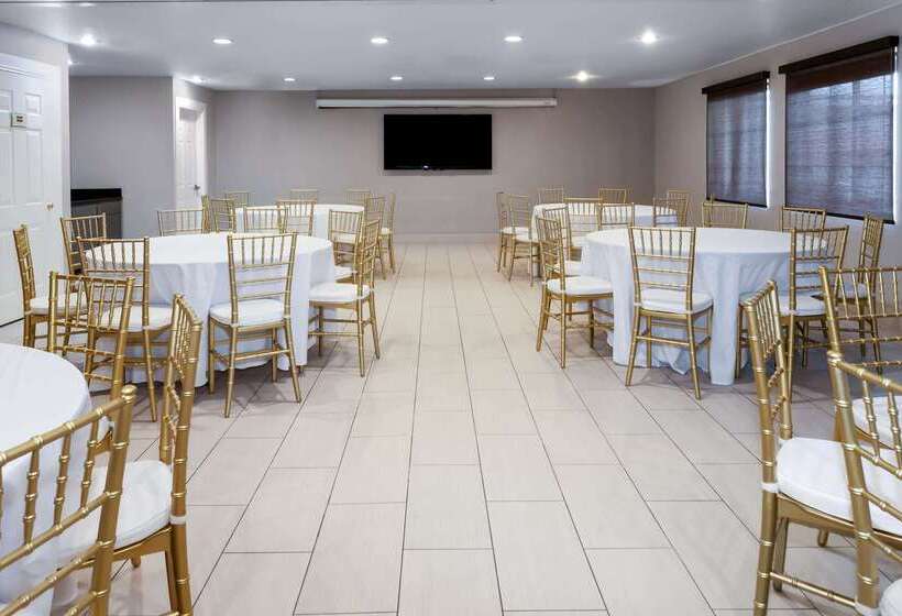 هتل La Quinta By Wyndham Laredo Airport