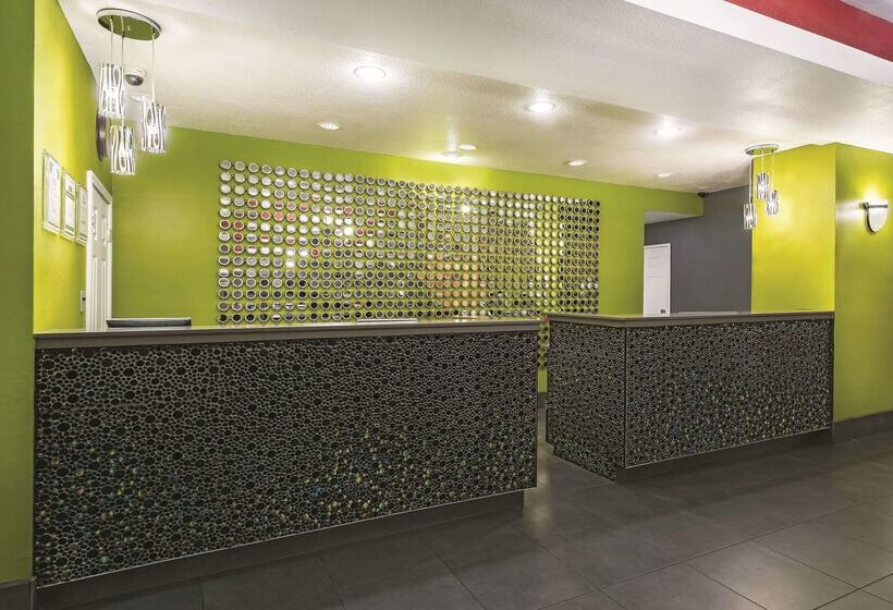 هتل La Quinta By Wyndham Laredo Airport