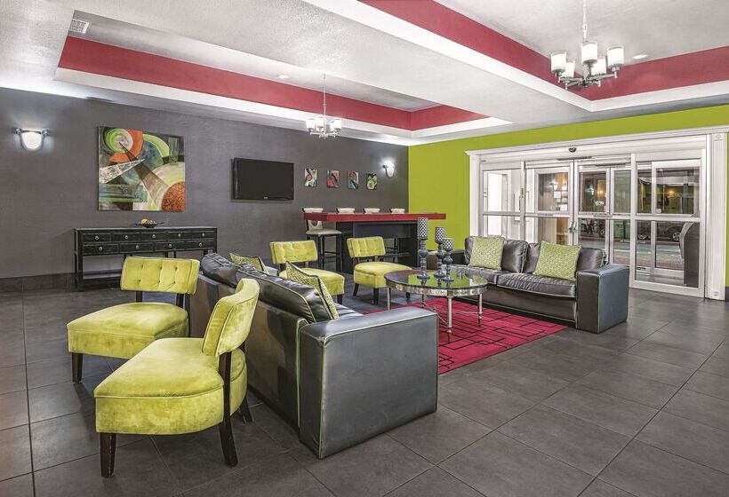 هتل La Quinta By Wyndham Laredo Airport