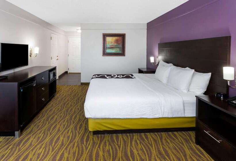 هتل La Quinta By Wyndham Laredo Airport