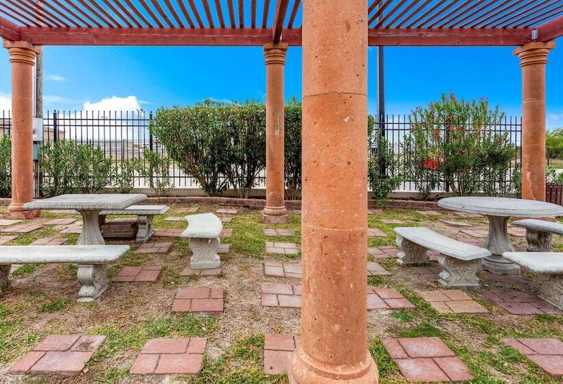 فندق La Quinta By Wyndham Laredo Airport