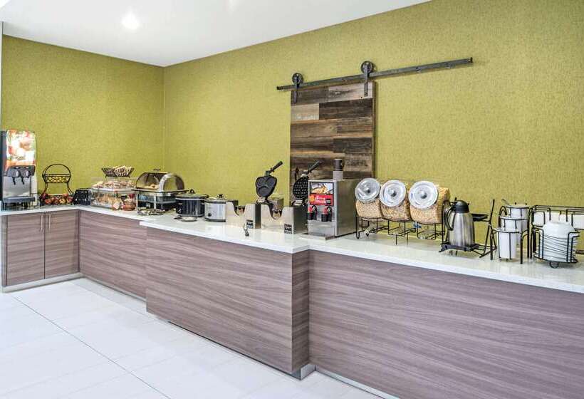 فندق La Quinta By Wyndham Moscow Pullman