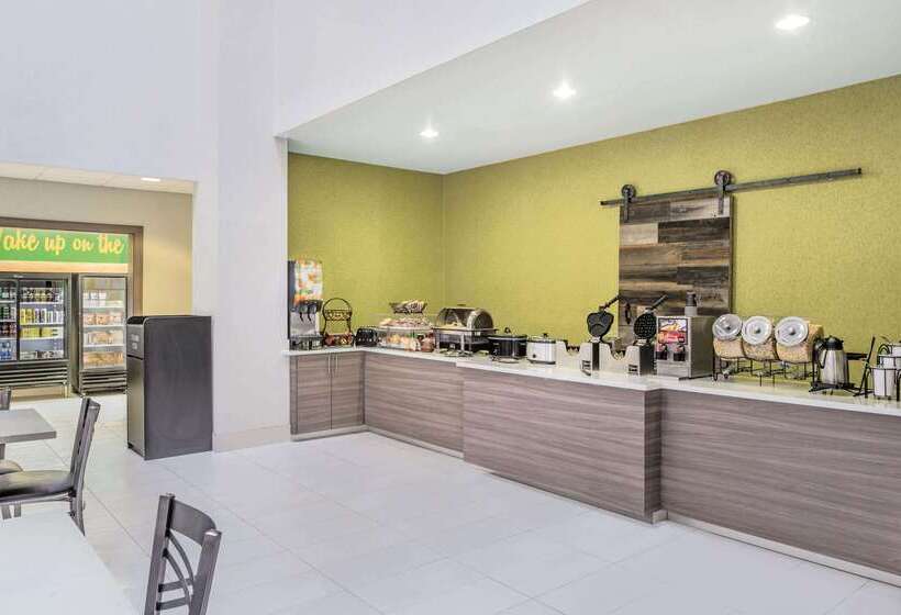 فندق La Quinta By Wyndham Moscow Pullman