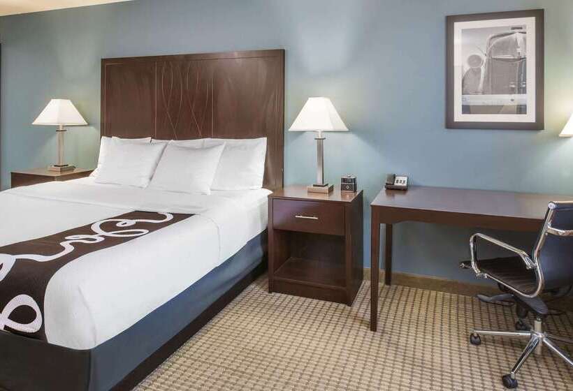 فندق La Quinta By Wyndham Moscow Pullman