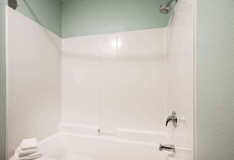 فندق La Quinta By Wyndham Newport