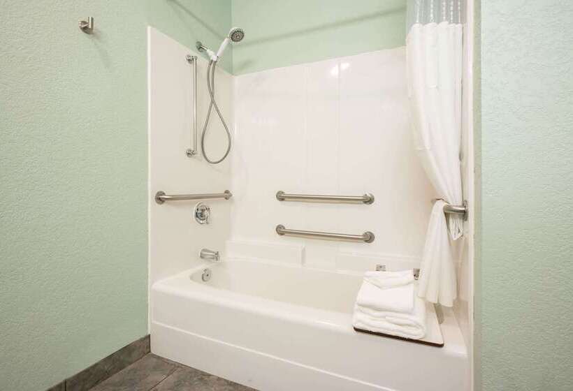 فندق La Quinta By Wyndham Newport