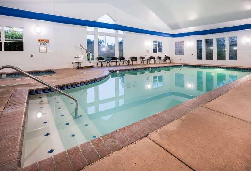 فندق La Quinta By Wyndham Newport