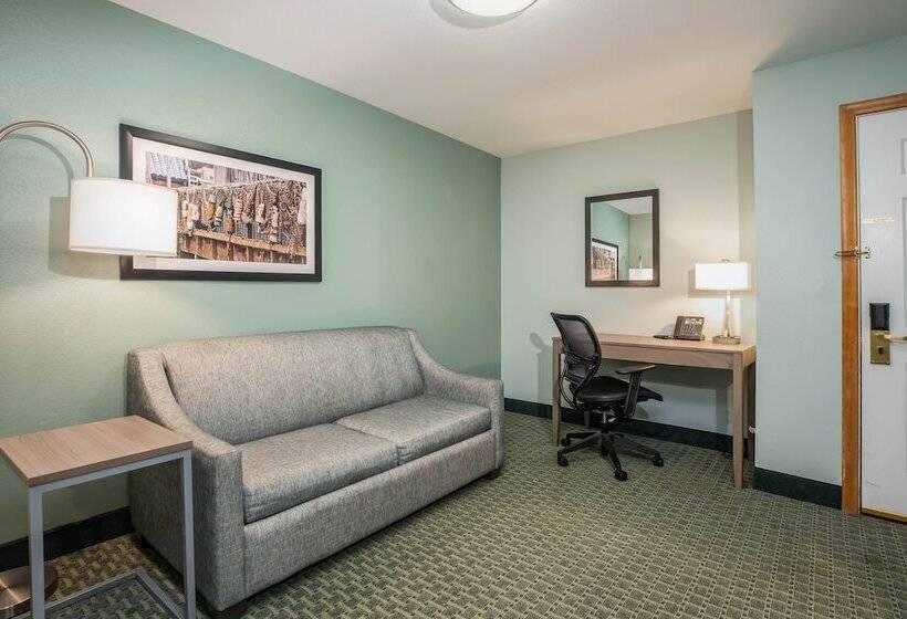 فندق La Quinta By Wyndham Newport