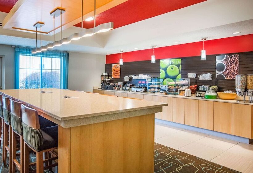 Отель La Quinta By Wyndham North Platte