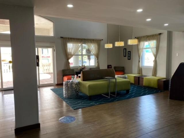 בית מלון כפרי La Quinta By Wyndham Oceanfront Daytona Beach