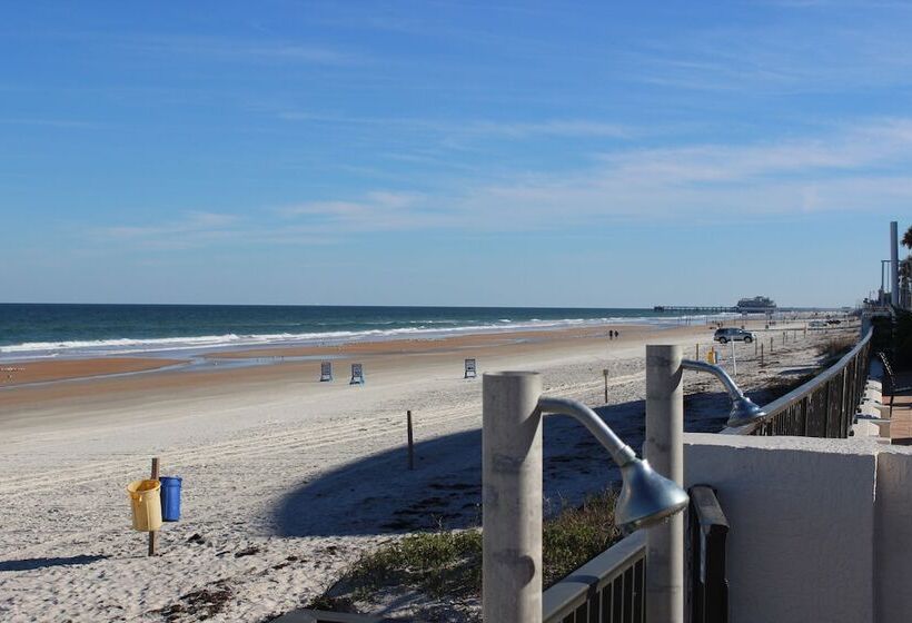 בית מלון כפרי La Quinta By Wyndham Oceanfront Daytona Beach