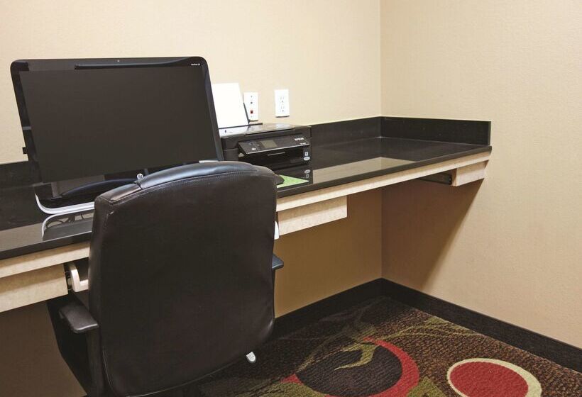 فندق La Quinta By Wyndham Seguin