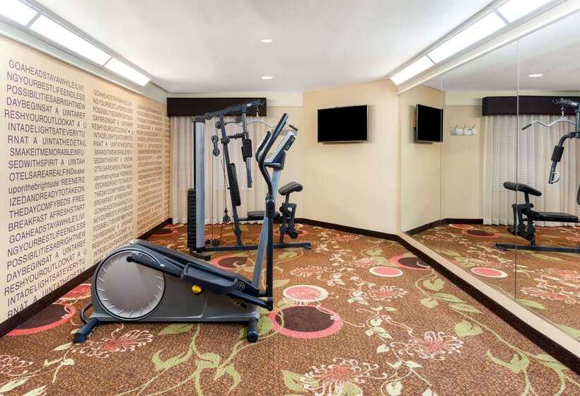 فندق La Quinta By Wyndham Seguin