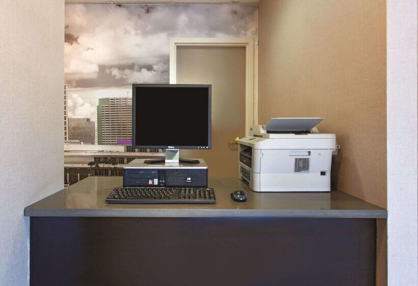 فندق La Quinta By Wyndham Tampa Bay Area Tampa South