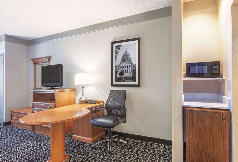 فندق La Quinta Inn & Suites By Wyndham Jackson Airport