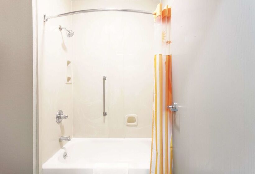 בית מלון כפרי La Quinta Inn & Suites By Wyndham Jackson Airport