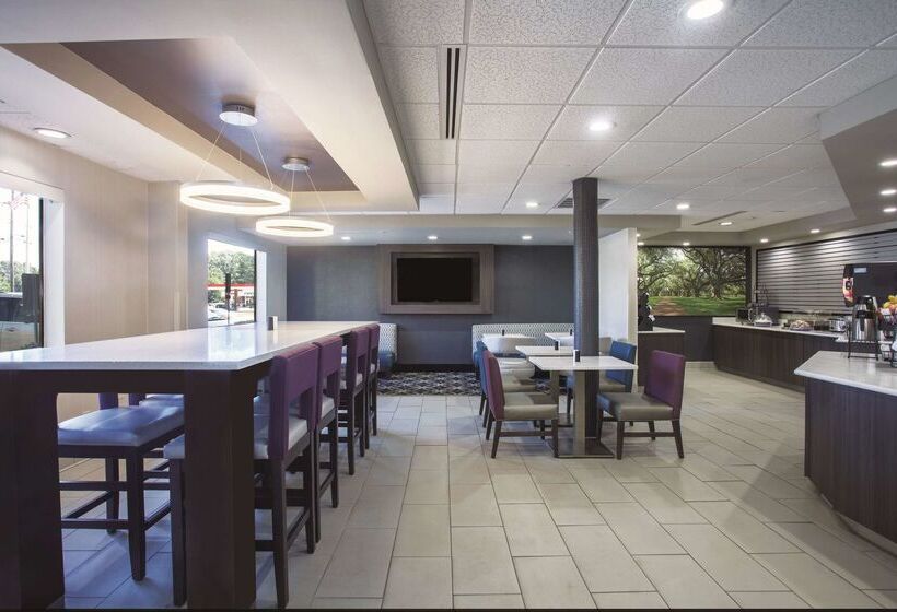 בית מלון כפרי La Quinta Inn & Suites By Wyndham Jackson Airport