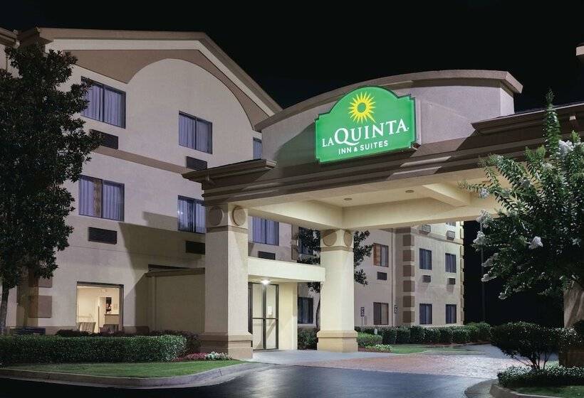 בית מלון כפרי La Quinta Inn & Suites By Wyndham Jackson Airport