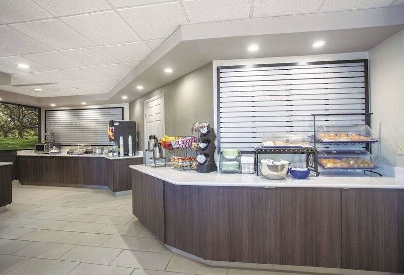 فندق La Quinta Inn & Suites By Wyndham Jackson Airport