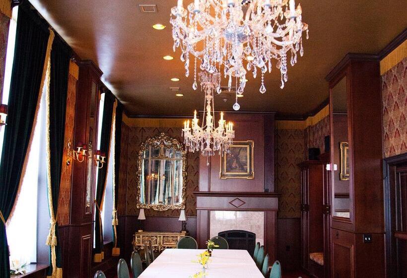 فندق Landmark Inn