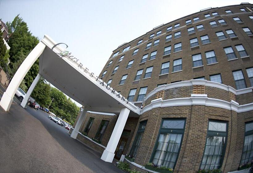 فندق Landmark Inn