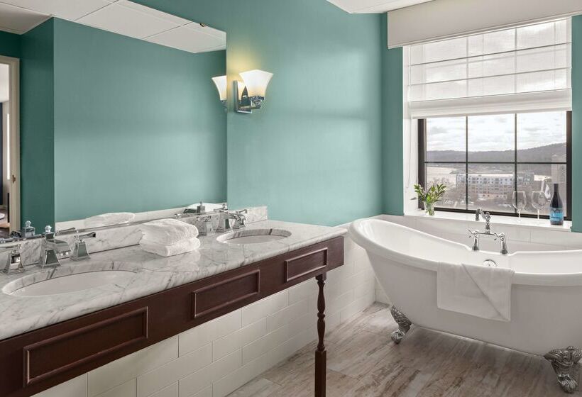 فندق Landmark Inn